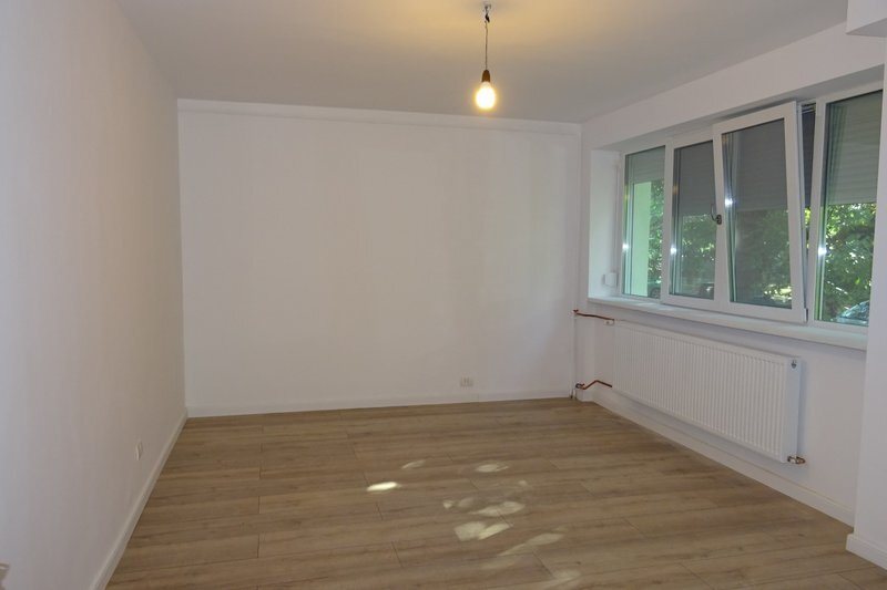 Dristor- Camil Resu- bloc mixt,etaj 4